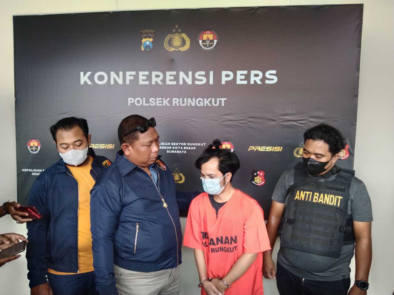Kanit Reskrim Polsek Rungkut pamerkan pelaku Curanmor 