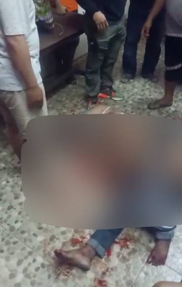 Tangkapan layar, dua pelaku saat dihajar warga