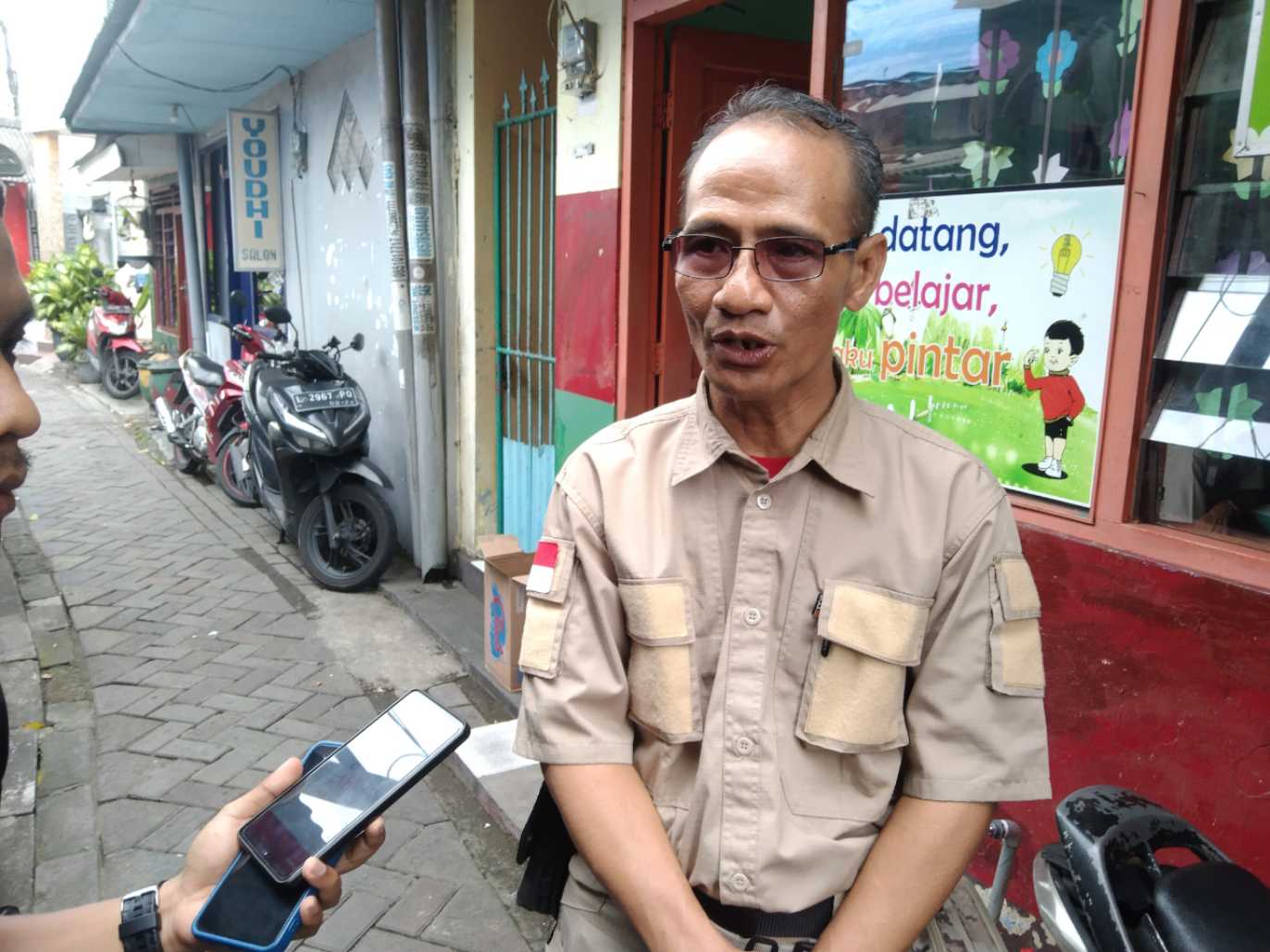 Ketua RT 02 Ronggowarsito, Hudayah.