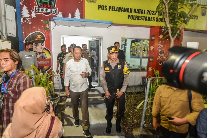Walikota Eri Cahyadi dan Kapolrestabes Surabaya saat cek malam tahun baru