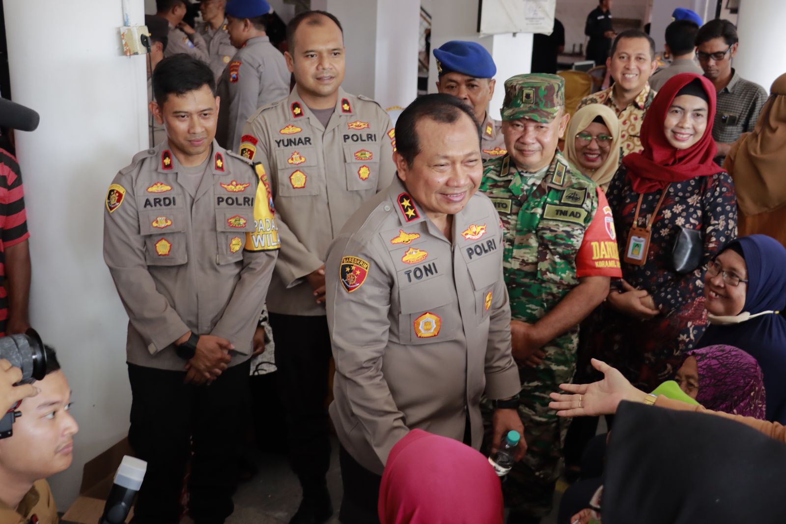 Kapolda Jatim Dicurhati Warga Sentral Ikan Bulak, Surabaya