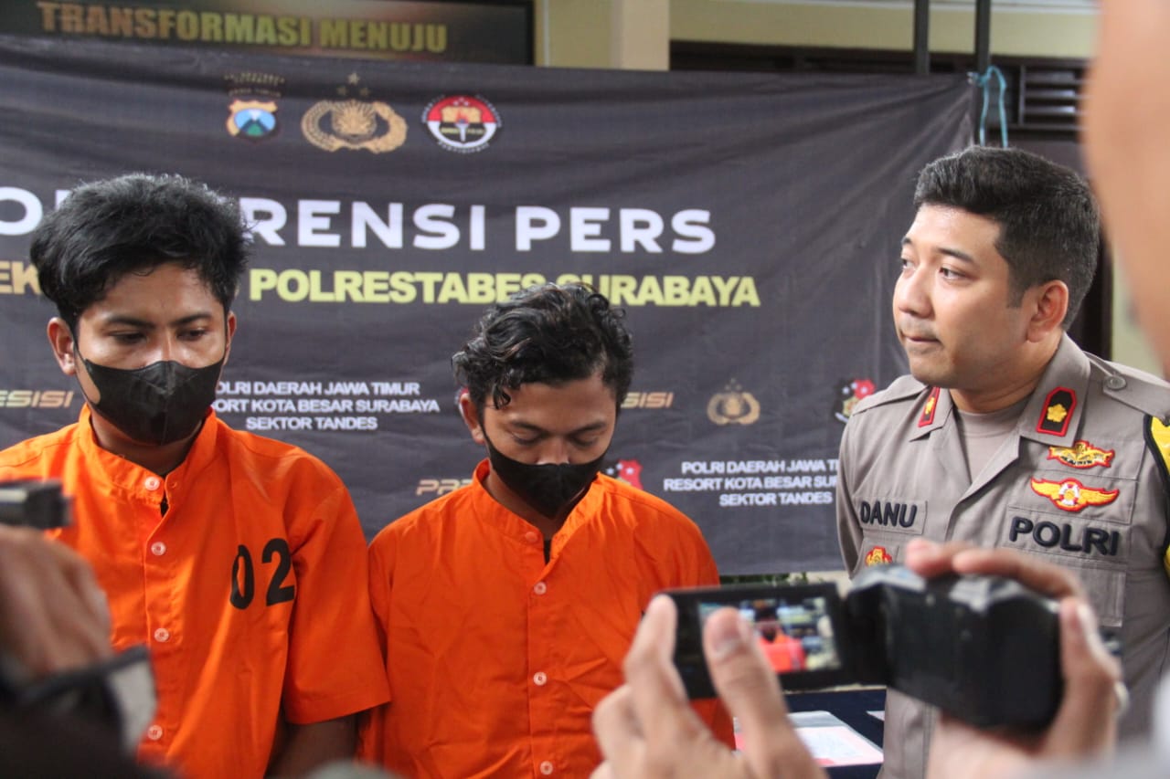 Kapolsek Tandes pamerkan pelaku jambret