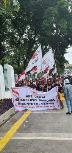 Aliansi IPWL Sosial Indonesia melakukan aksi damai dari Tugu Proklamasi Jakarta