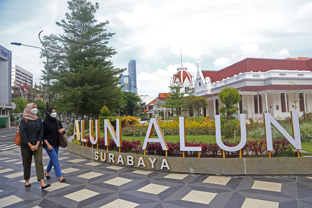 Alun-Alun Surabaya di Jalan Gubernur Suryo No. 15