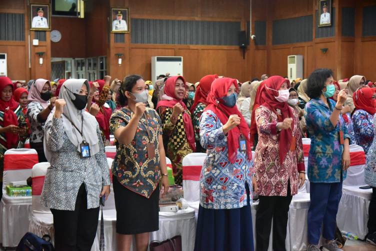 Penghargaan BKKBN untuk Kader IMP yang Puluhan Tahun Dampingi Keluarga