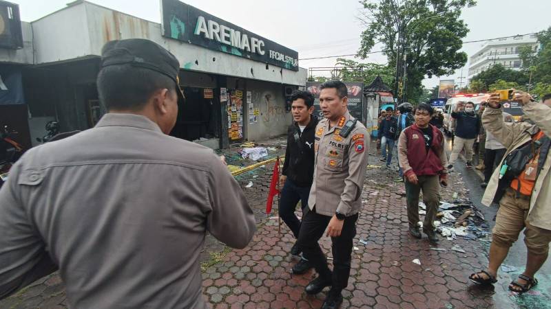 Penjagaan kantor Arema Malang