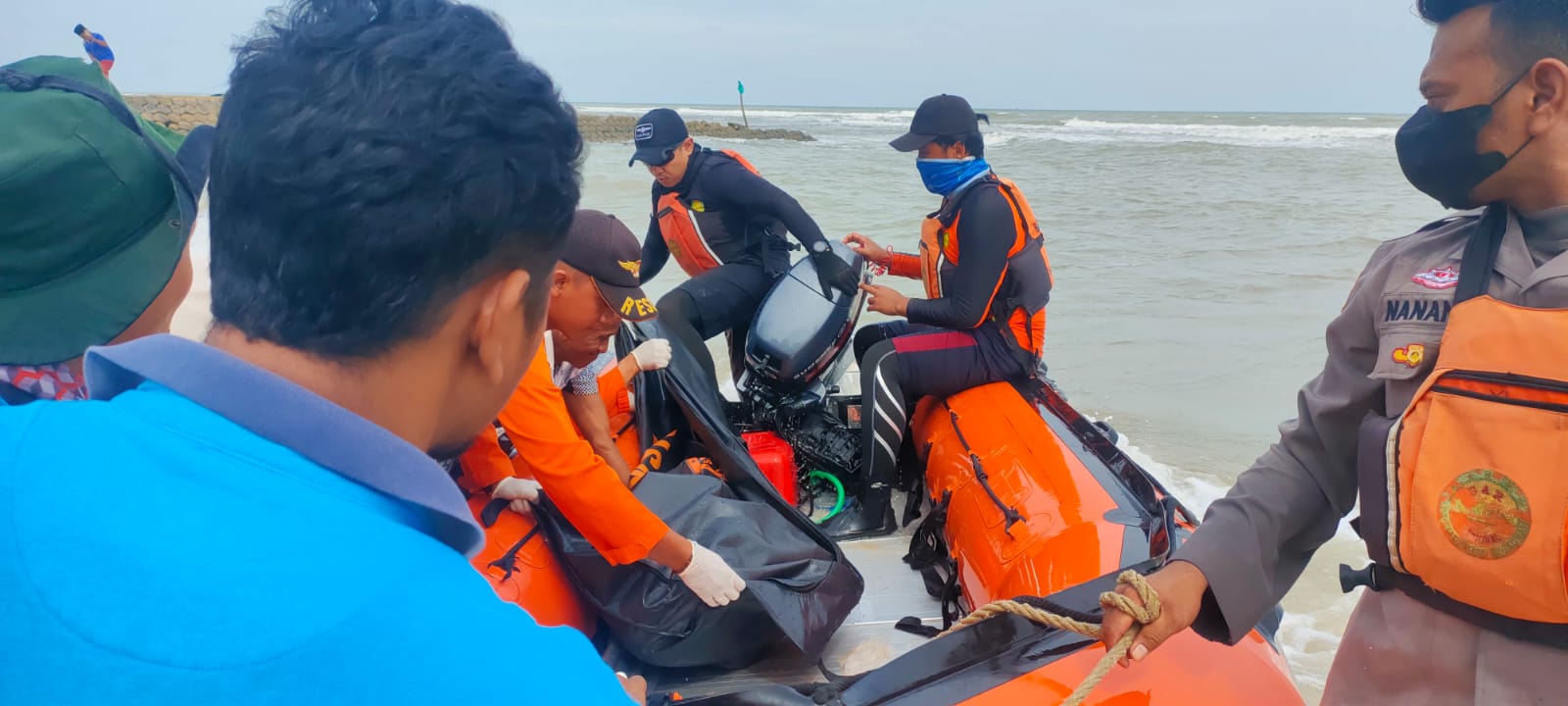 Korban Tenggelam ditemukan oleh Tim SAR gabungan di Sampang 