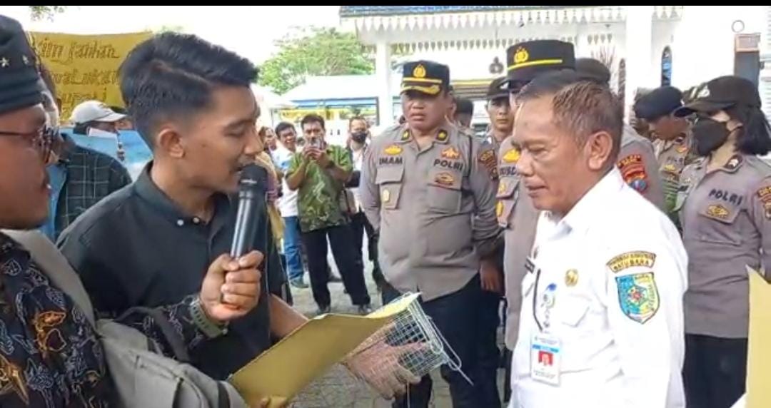 Puluhan massa aksi demo di Batubara