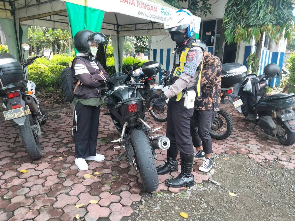 Penindakan kendaraan yang tanpa dilengkapi TNKB atau nomor polisi