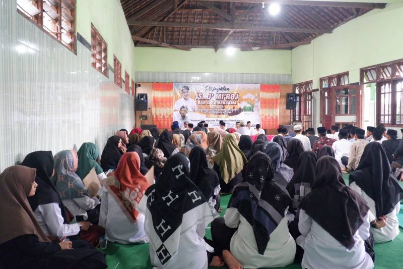 Gus Gus Ganjar Gelar Doa Bersama dan Bantu Ponpes di Tulungagung