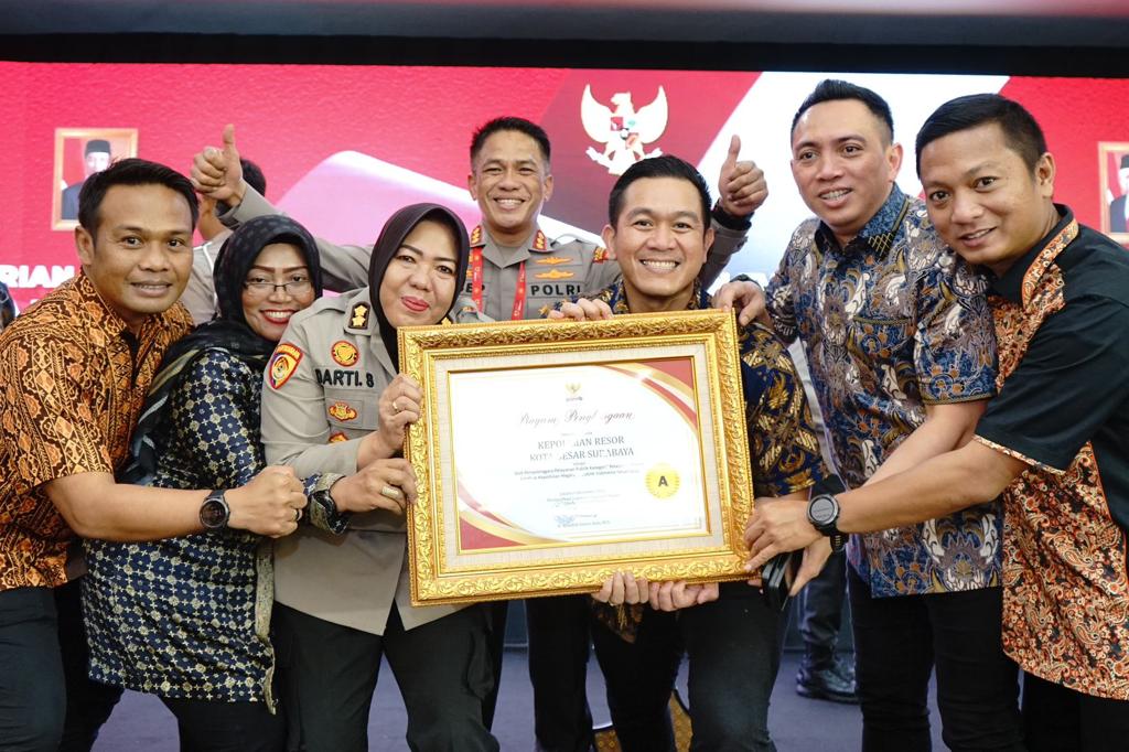 Penghargaan dari Mabes Polri terkait pelayanan prima untuk Polrestabes Surabaya