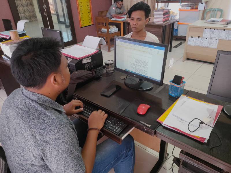 Pekerja Pabrik Pengupasan Kepiting Dibekuk Polisi