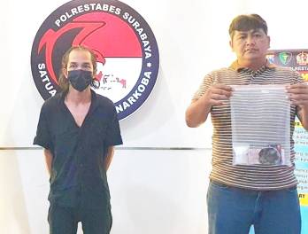 Kurir sabu didampingi Polisi 