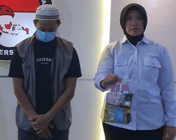 Pekerja Bengkel yang dibekuk Satresnarkoba Polrestabes Surabaya