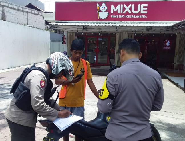 Razia parkir liar Kecamatan Tambaksari 