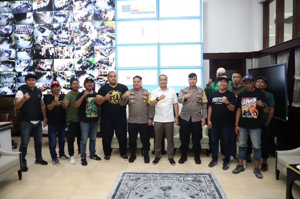 walikota bersama bonek dan persebaya