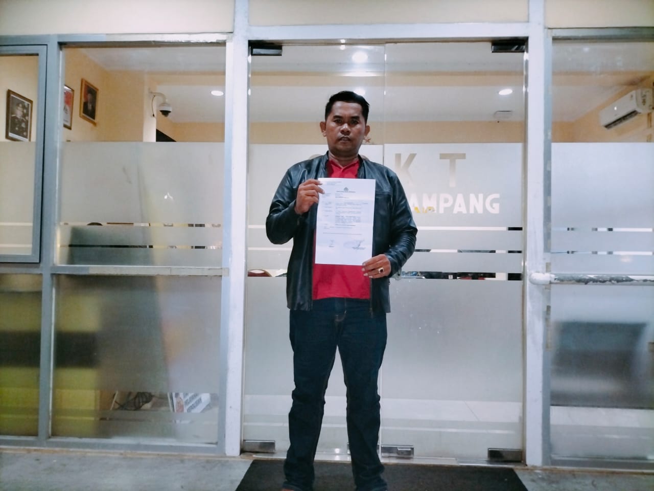 Lihon, Ketua Komando HAM DPD Sampang melaporkan oknum LSM