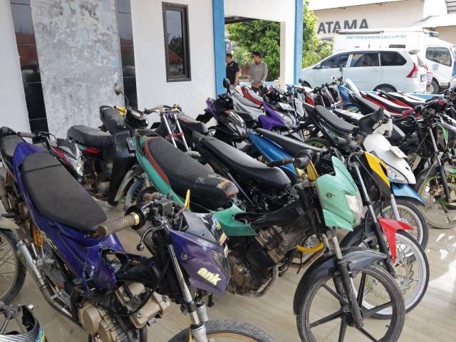 Puluhan kendaraan balap liar diamankan di Polres Sampang