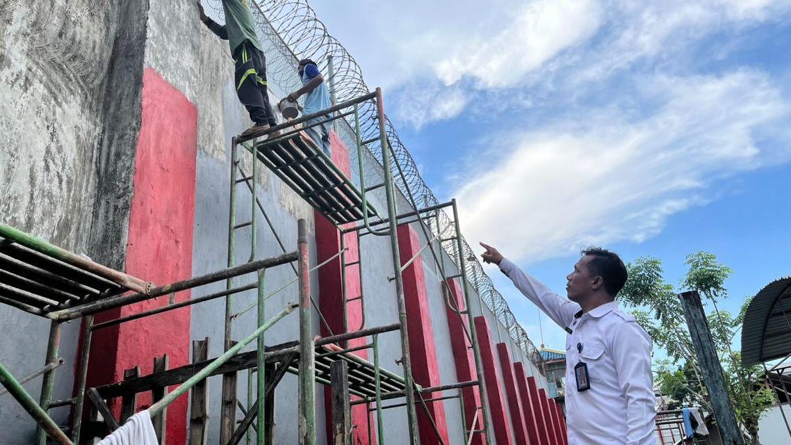 Jelang Ramadhan, Gedung Tembok Lapas Pamekasan Dicat