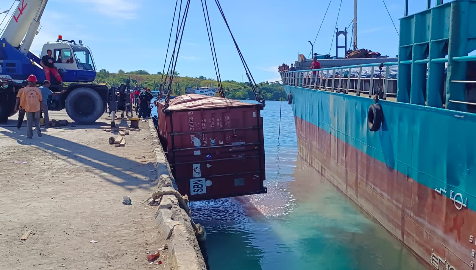 Konterner yang di evakuasi 