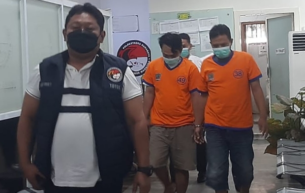 Dua Kurir ganja di Polrestabes Surabaya