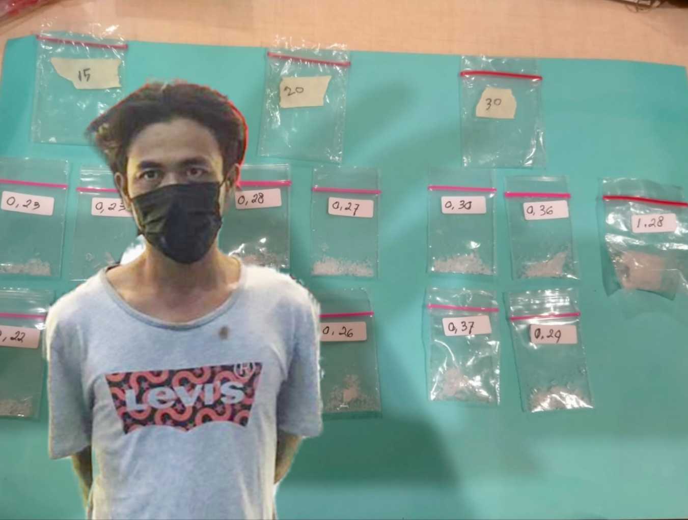 Pelaku dan barang bukti sabu di Polrestabes Surabaya