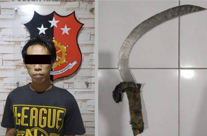 Pelaku dan barang bukti di Polsek Krembangan