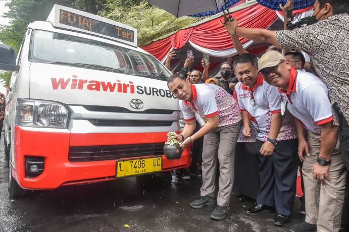Wali Kota Eri Resmikan Pengoprasian 52 Unit Angkutan Feeder
