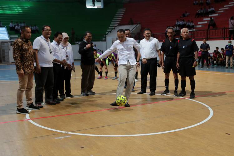 Wali Kota Surabaya Eri Cahyadi pun membuka Kejuaraan Futsal antar SMP/MTS