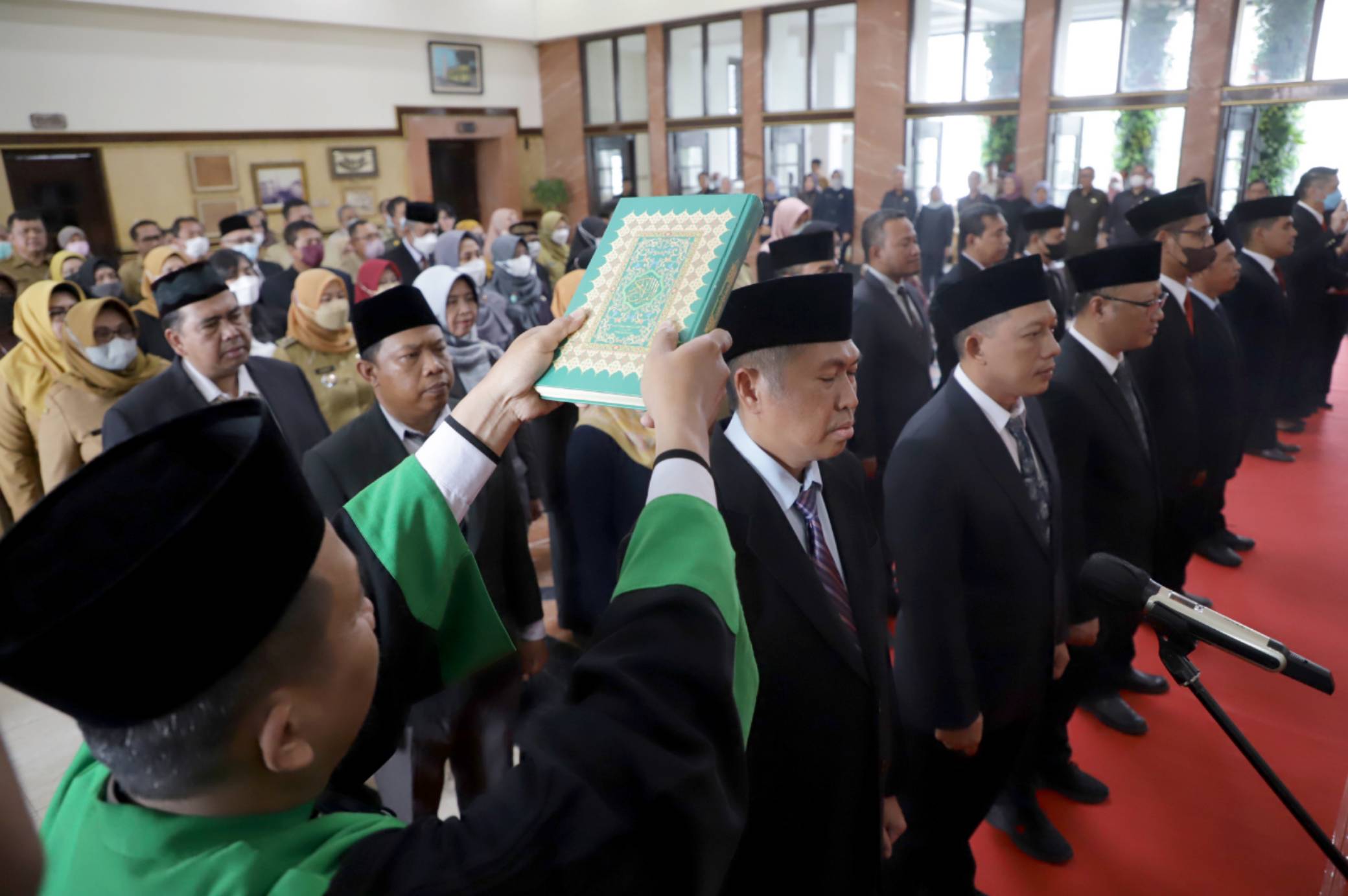 Pelantikan hari ini untuk mengisi tempat-tempat yang kosong dari beberapa Kepala PD yang sebelumnya sudah lelang.