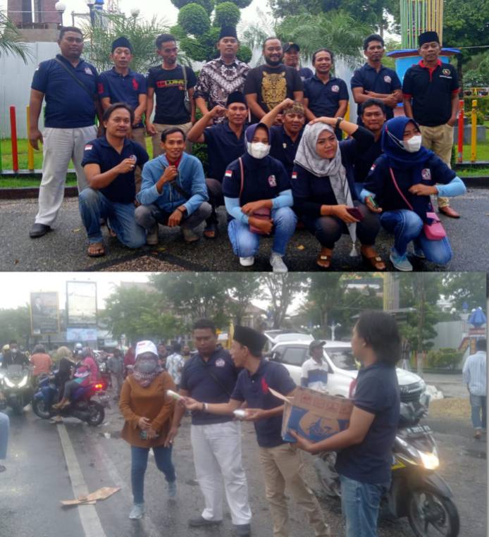 Barisan Aktivis Madura Bagi Bagi Takjil