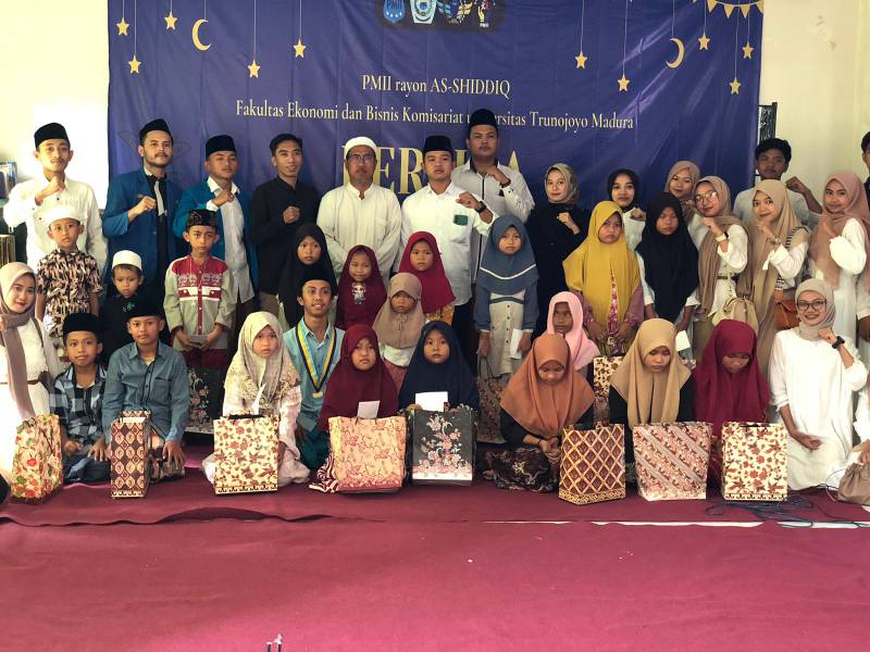 PMII Santuni Puluhan Anak Yatim