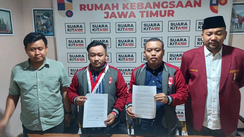 Direktur Rumah Kebangsaan Jawa Timur, Abdul Ghoni bersama jajaran pengurus