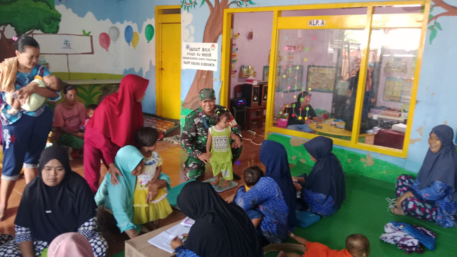 Babinsa Koramil 0826-02 Tlanakan Pendampingan Kegiatan Posyandu