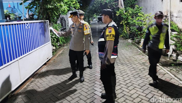 Patroli pemukiman Polsek Karangpilang 