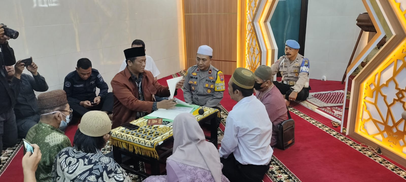 Pernikahan tahanan di Polsek Tegalsari Surabaya