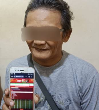 AM, Tersangka judi di Polsek Mulyorejo