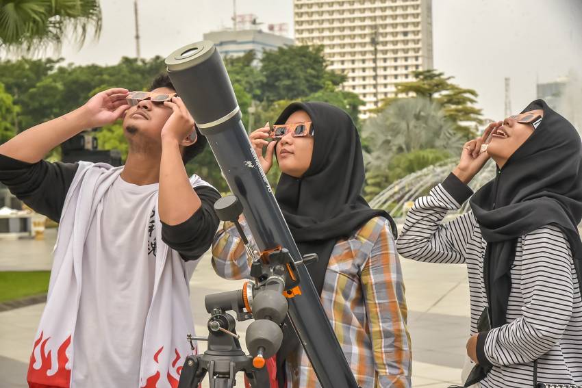 Pemantauan Gerhana Matahari Hibrida