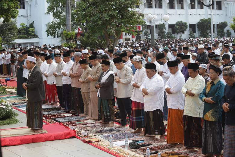 Shalat Id di Taman Surya