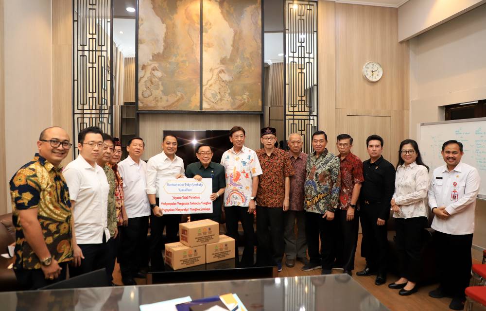 Pemkot Surabaya menerima bantuan sebanyak 1000 paket sembako dari Yayasan Bhakti Persatuan