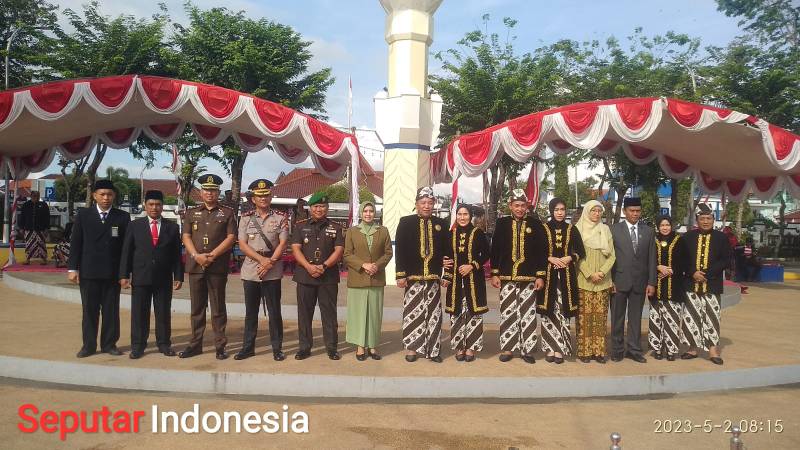 Upacara Peringatan Hari Pendidikan Nasional 2023 Di Alun-Alun Trunojoyo
