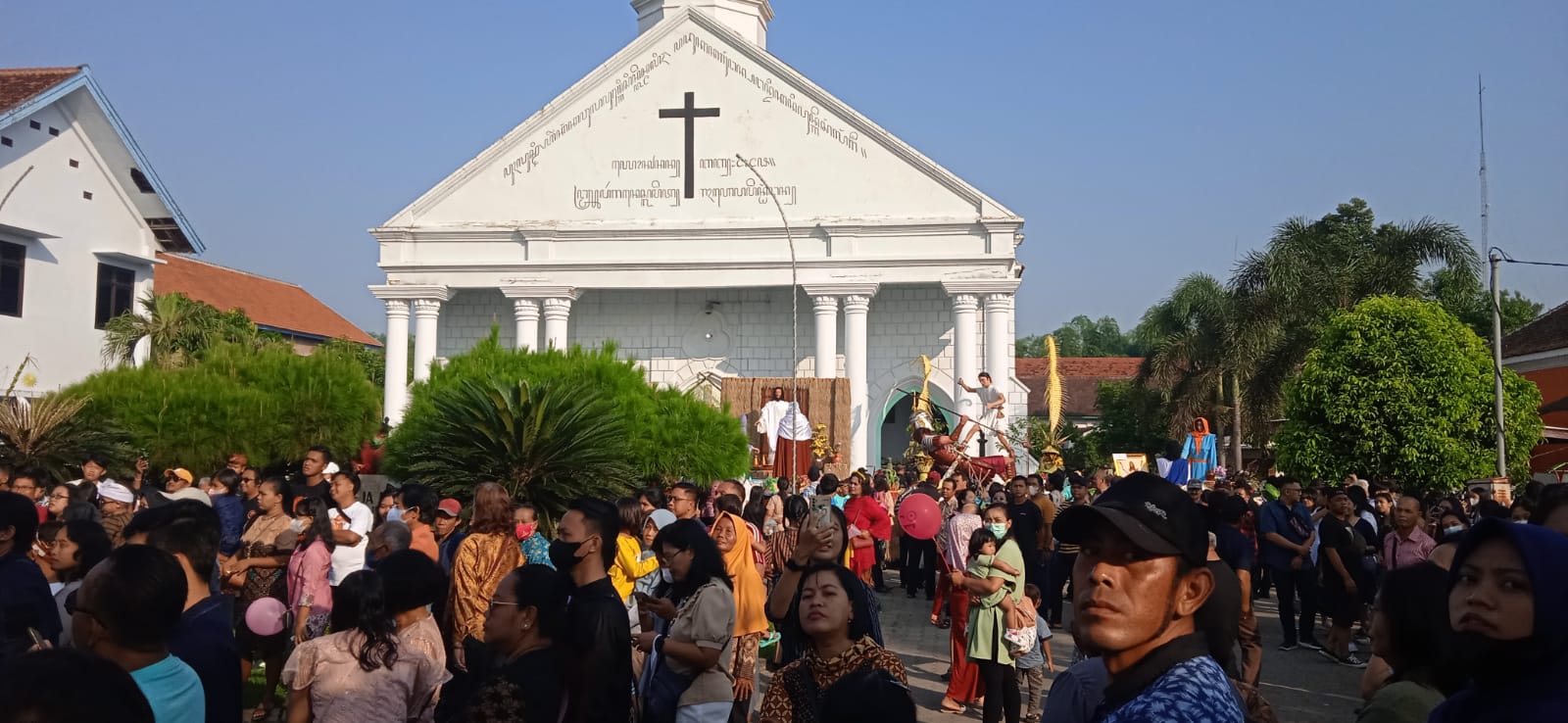 Foto : Warga Kristen Jawi Wetan Rayakan Unduh Unduh