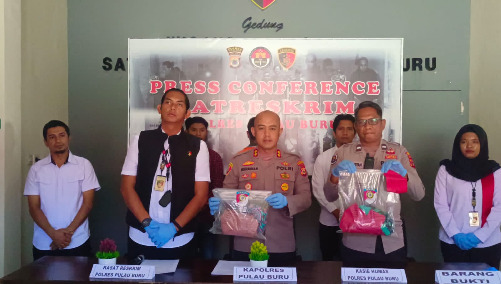 Pada saat Preas riliase di ruang Reskrim Polres Pulau Buru, Rabu (17/5/2023)