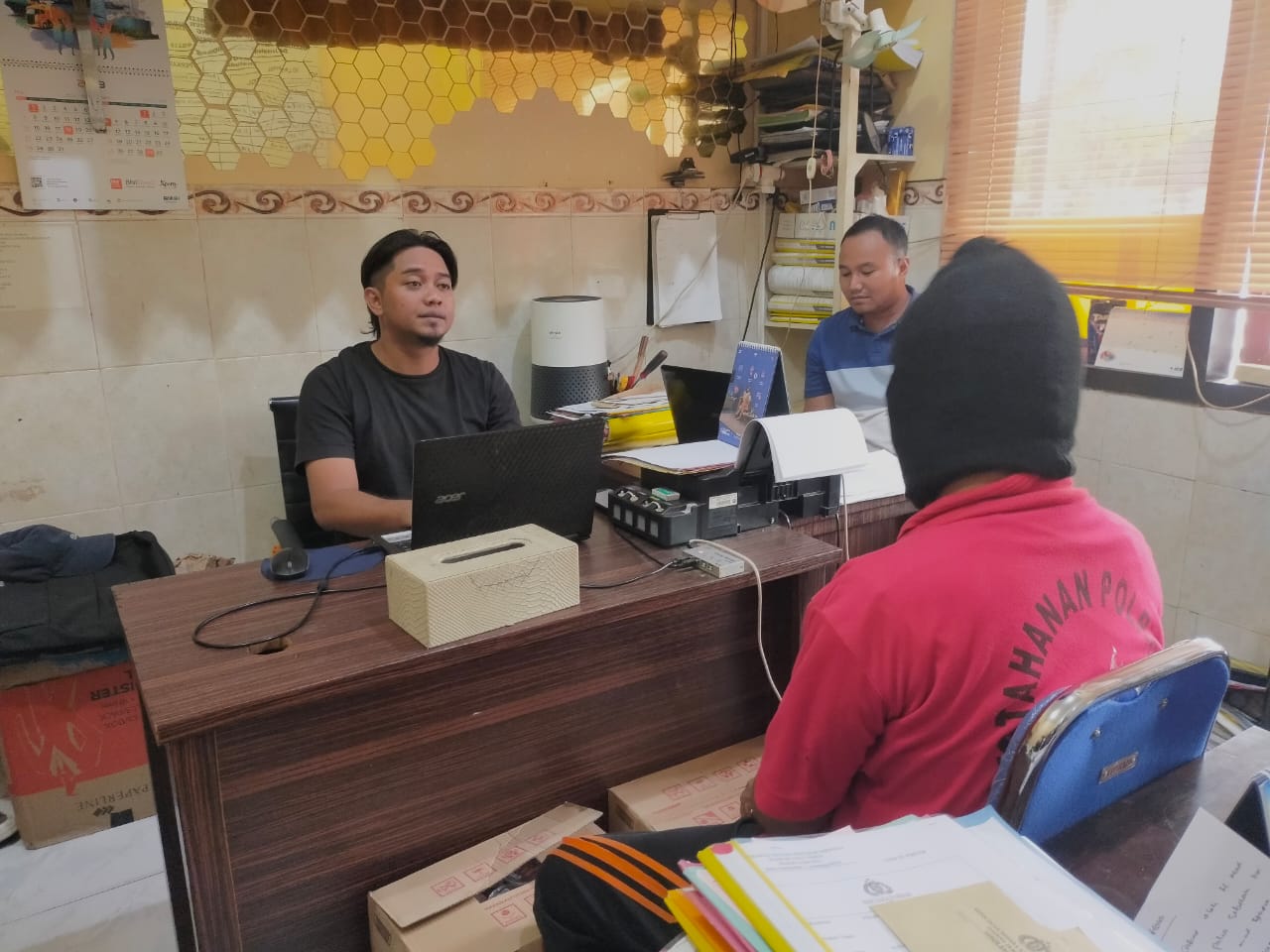 Pelaku cabul di Sampang saat jalani pemeriksaan