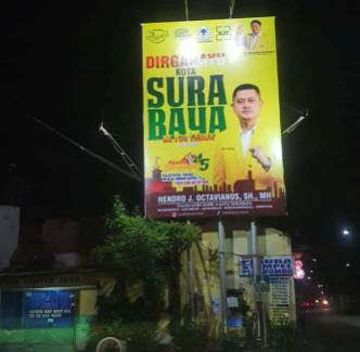 Baliho Caleg Golkar Penuhi jalan Proton Surabaya 