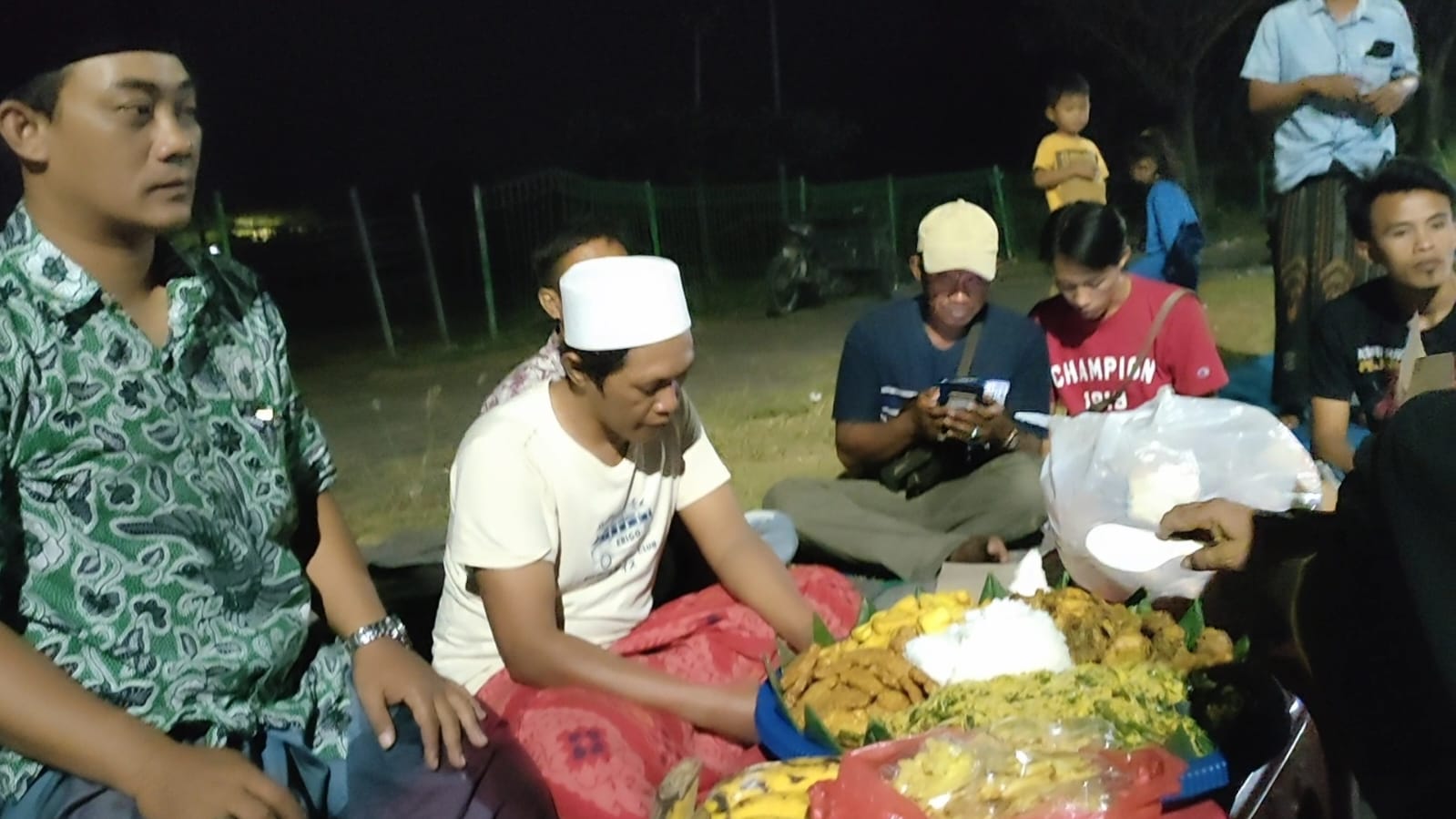 Tumpengan PKL Lesehan Suramadu Peringati Hari Jadi Kota Surabaya