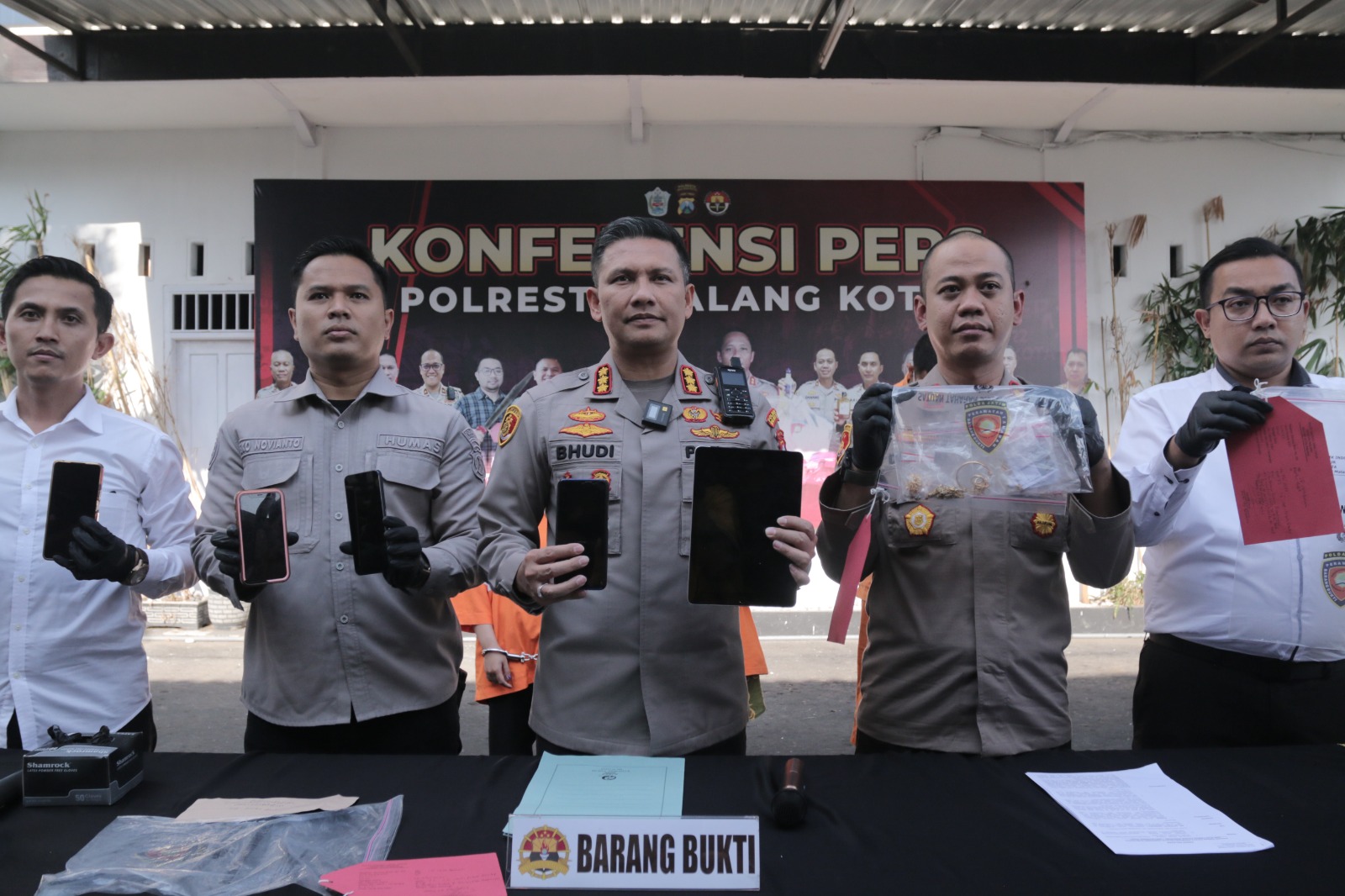 Polresta Malang Kota pamerkan barang bukti penipuan