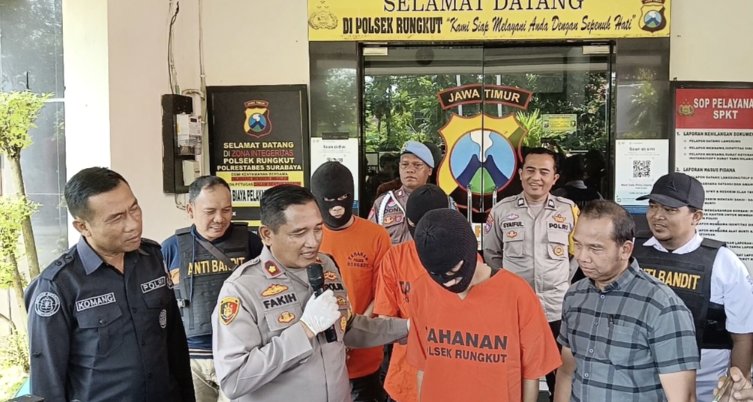 Kapolsek Rungkut Kompol Fakih pamerkan pelaku perampasan