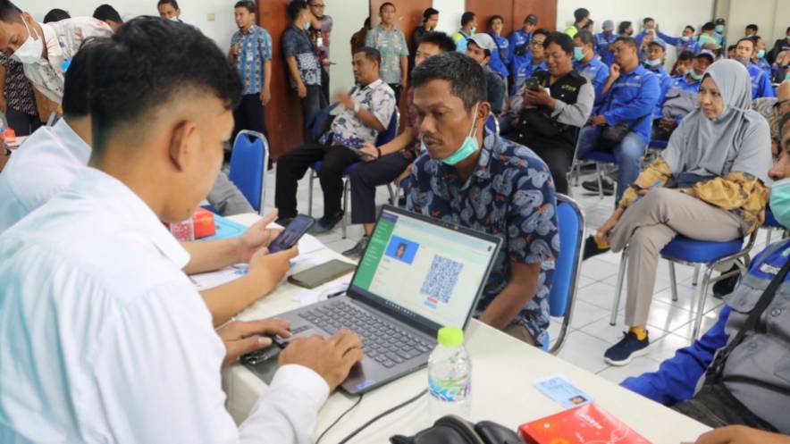 Sebanyak 46.739 warga Kota Surabaya telah melakukan aktivasi Identitas Kependudukan Digital