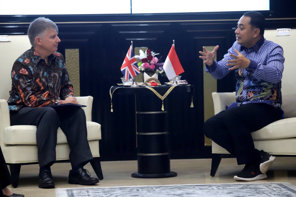 Wali Kota Surabaya Eri Cahyadi menyambut kedatangan Duta Besar (Dubes) Inggris